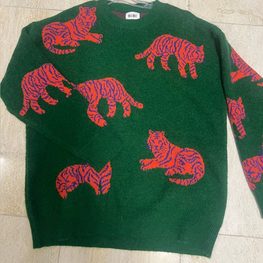 BIBI tiger sweater sz medium